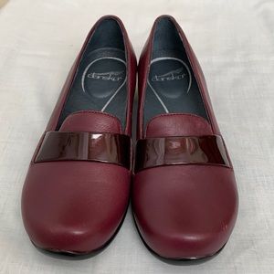 Dansko loafers. Like new! Burgundy. Genuine leather. Size: 37 / U.S. 6.5 - 7